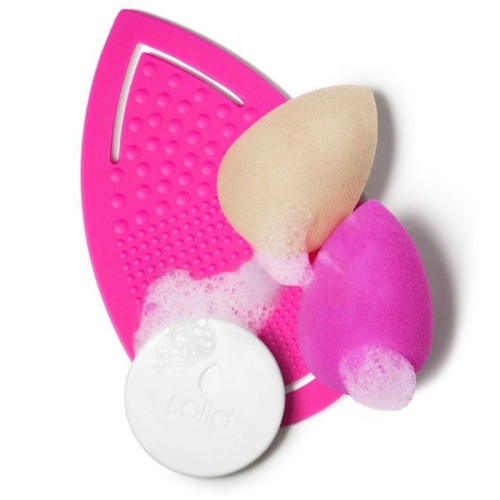 Makiažo kempinėlių valiklis BeautyBlender Keep It Clean BB20468, rinkinį sudaro: guminis valymo padėkliukas-pirštinė ir muiliukas
